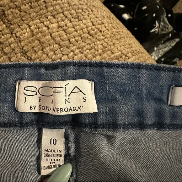 Sofia Jeans by Sofia Vergara Sailor-Style Button Ankle Jeans | Curvy Fit | 10 - Picture 2 of 4